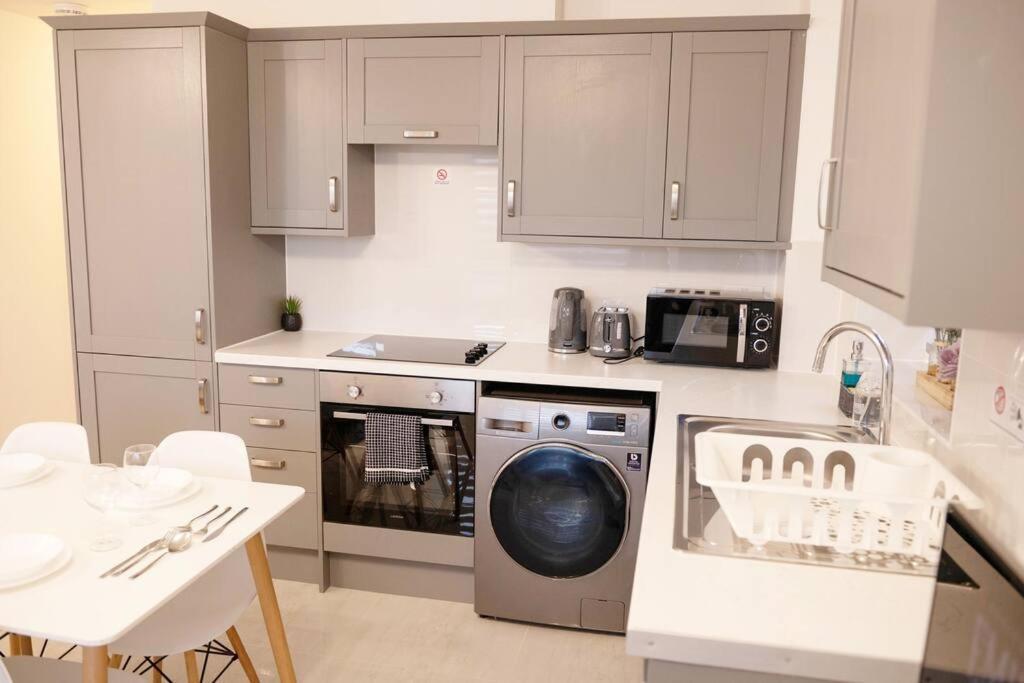 Walnut Luxurious 2-Bedroom With Ensuite - Parking, Netflix, Wifi - Close To Oxford, Bicester & Blenheim Palace Kidlington Exterior foto