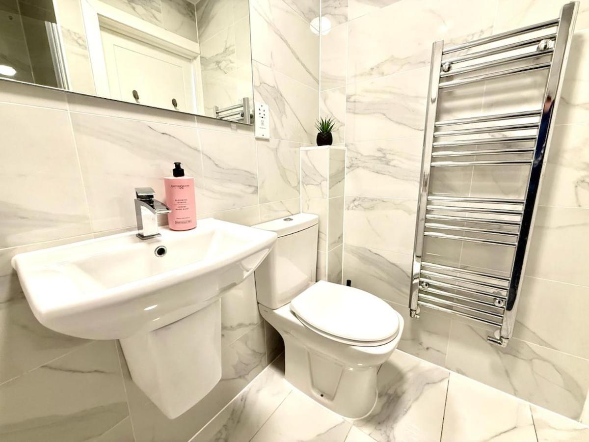 Walnut Luxurious 2-Bedroom With Ensuite - Parking, Netflix, Wifi - Close To Oxford, Bicester & Blenheim Palace Kidlington Exterior foto